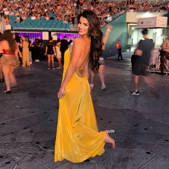 👋 Hi! Meet your posher! - Picture 3 of 11